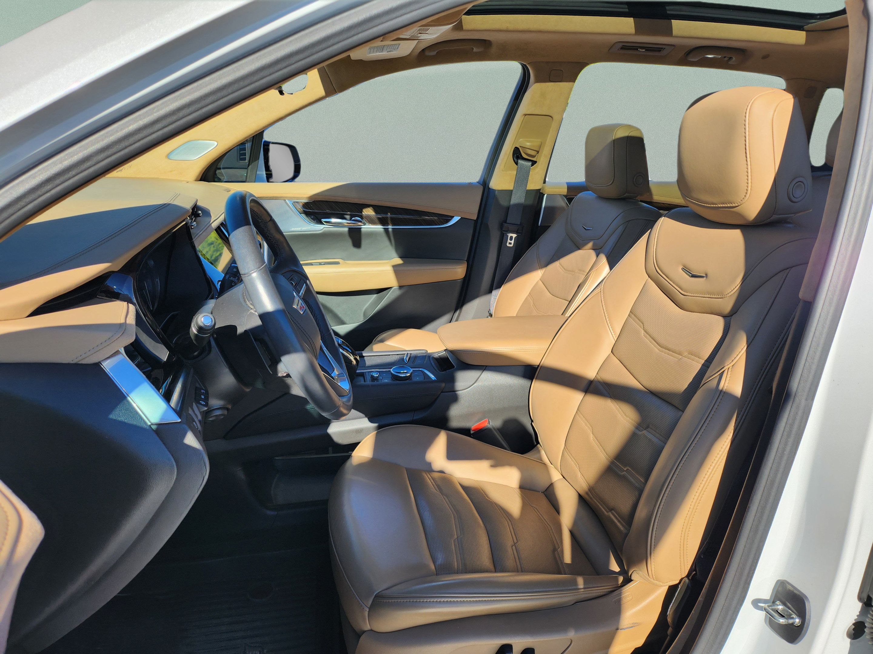 Used 2023 Cadillac XT6 Premium Luxury w/ Platinum Package FWD image 12