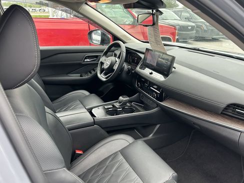 Used 2024 Nissan Rogue Platinum w/ Platinum Premium Package image 12