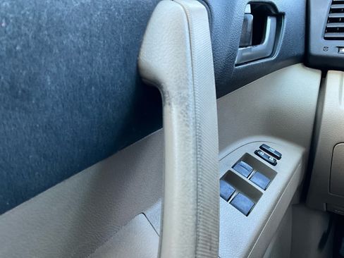 Used 2013 Toyota Highlander Plus AWD/4WD image 18