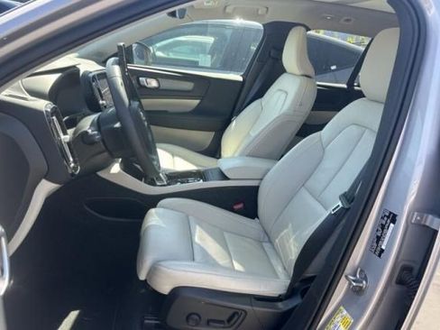 Used 2023 Volvo XC40 B5 Ultimate w/ Climate Package AWD/4WD image 2
