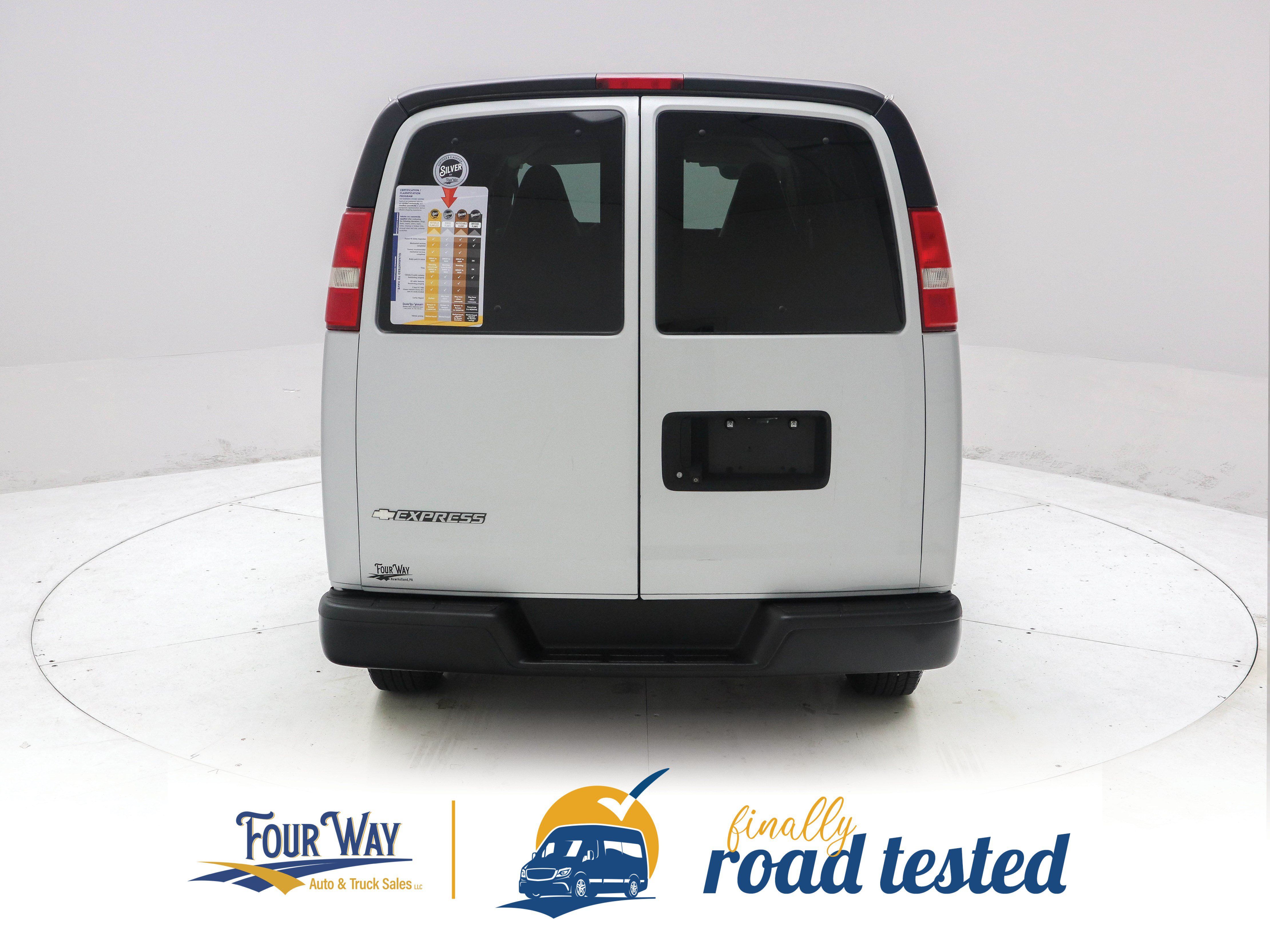Used 2018 Chevrolet Express 2500 LS w/ Driver Convenience Package RWD image 5