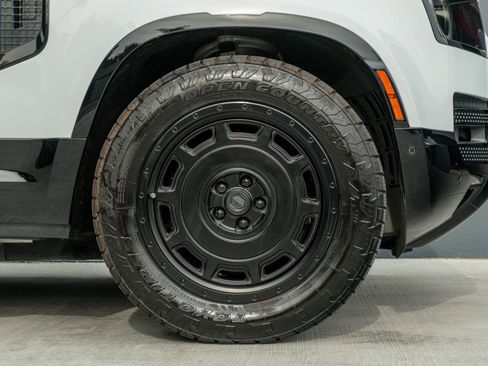 Used 2023 Land Rover Defender 110 image 33