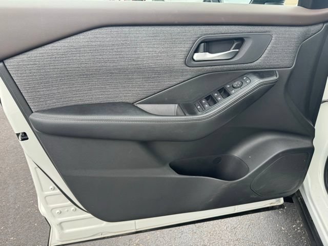 Used 2023 Nissan Rogue SV AWD/4WD image 15