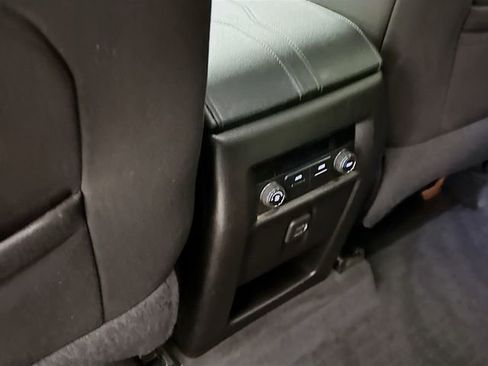 Used 2023 Chevrolet Traverse LT image 27