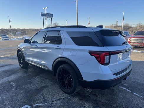 Used 2025 Ford Explorer Active image 5