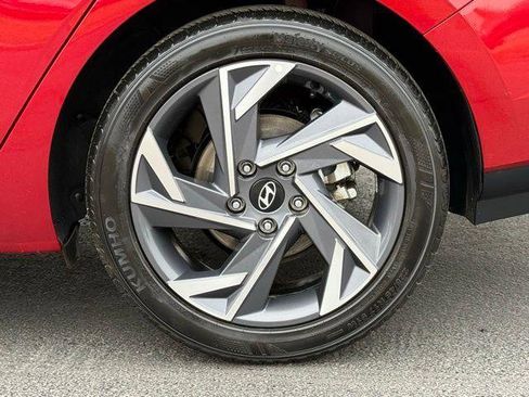 Used 2025 Hyundai Elantra SEL image 17