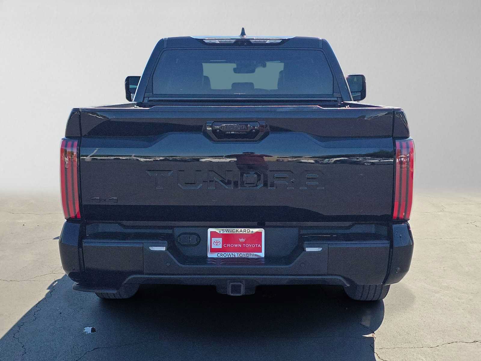 Used 2023 Toyota Tundra Platinum w/ Advanced Package AWD/4WD image 4