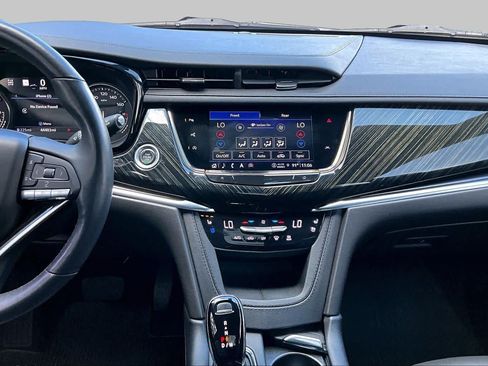 Used 2023 Cadillac XT6 Premium Luxury w/ Technology Package AWD/4WD image 7