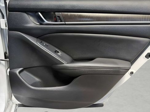 Used 2020 Honda Accord Touring image 12