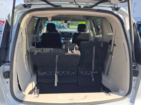 Used 2022 Chrysler Voyager LX FWD image 12