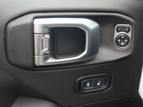 Used 2023 Jeep Wrangler Unlimited Sahara w/ Cold Weather Group AWD/4WD image 15