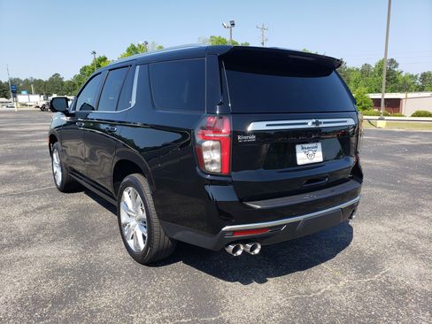 Used 2024 Chevrolet Tahoe High Country RWD image 4