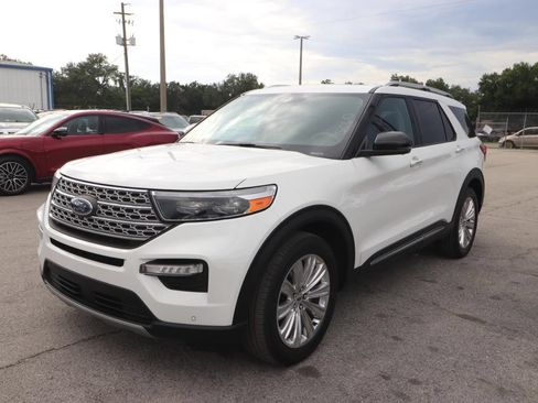 Used 2023 Ford Explorer Limited w/ Limited Technology Package RWD image 3