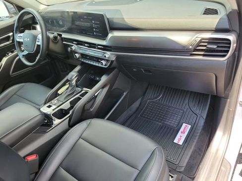 Used 2025 Kia Telluride LX FWD image 11