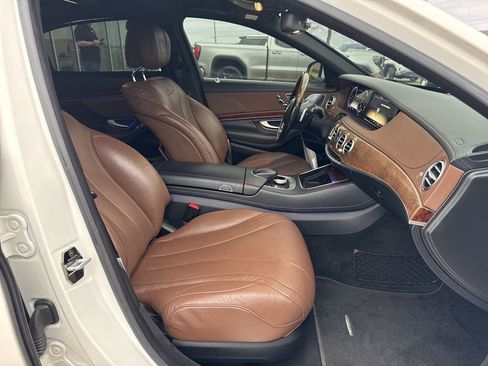Used 2014 Mercedes-Benz S 550 Sedan w/ Sport Package w/ Sport Package image 19