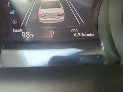 Used 2021 Toyota Camry XLE image 18