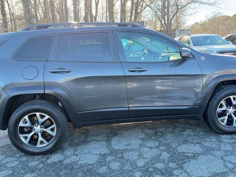 Used 2017 Jeep Cherokee Trailhawk w/ Cold Weather Group image 12