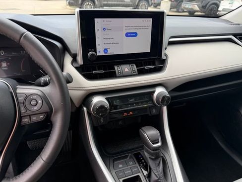 Used 2025 Toyota RAV4 XLE Premium image 22