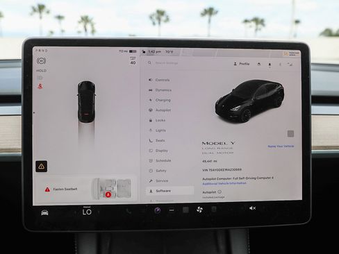 Used 2024 Tesla Model Y Long Range AWD/4WD image 24