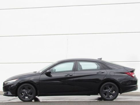 Used 2022 Hyundai Elantra SEL image 4
