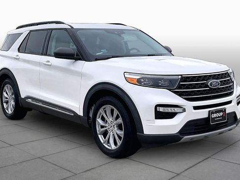 Used 2020 Ford Explorer XLT w/ Equipment Group 202A RWD image 3