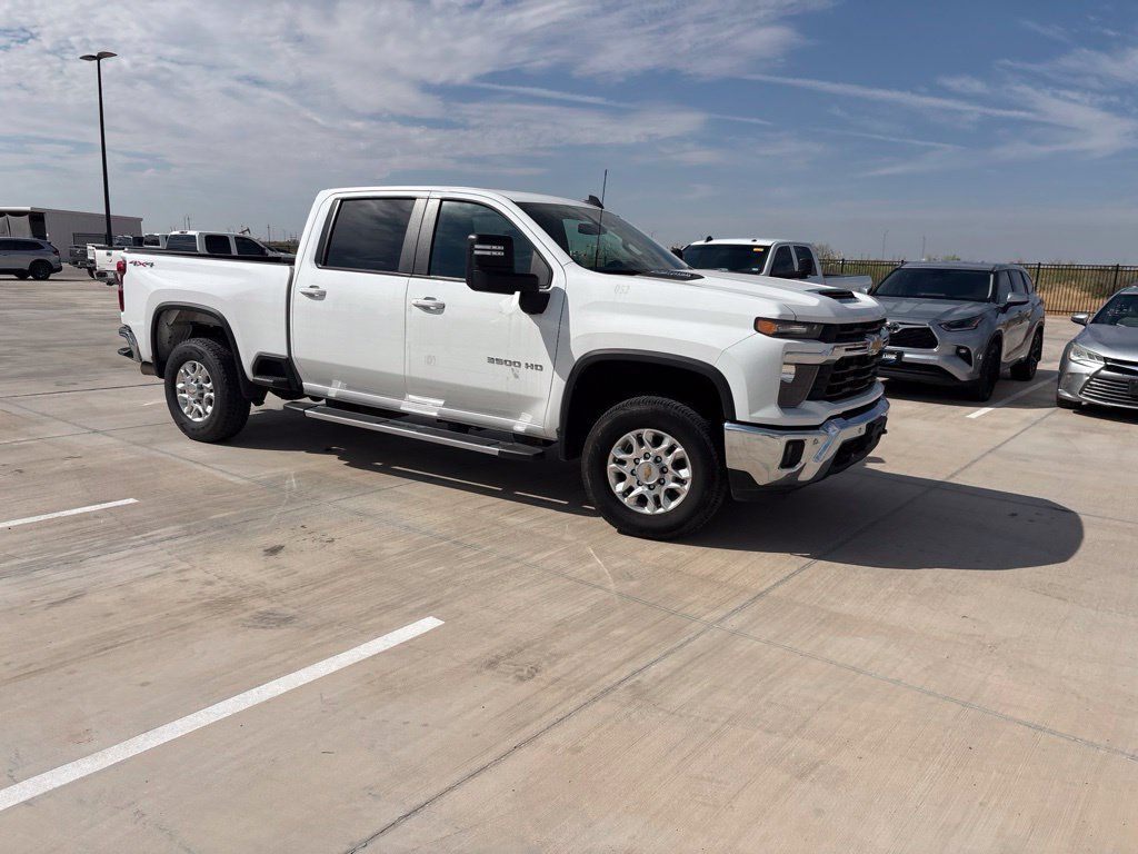 Used 2025 Chevrolet Silverado 3500 LT w/ Safety Package AWD/4WD image 14