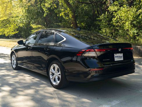 Used 2025 Honda Accord LX image 7