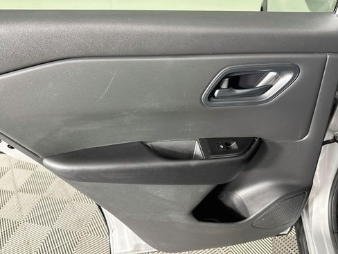 Used 2025 Nissan Rogue S FWD image 24