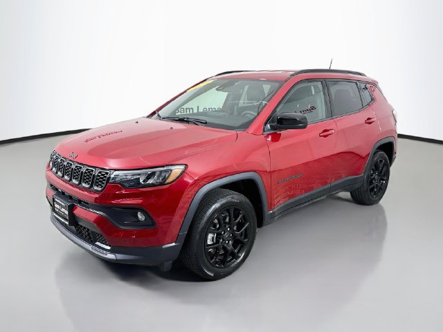 Used 2025 Jeep Compass Latitude w/ Altitude Special Edition AWD/4WD image 3