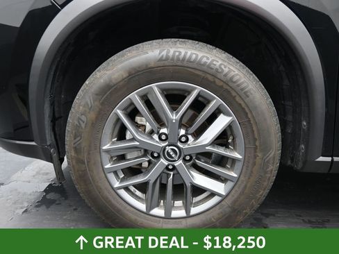 Used 2024 Nissan Rogue S image 15