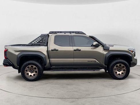 Used 2025 Toyota Tacoma Trailhunter image 6