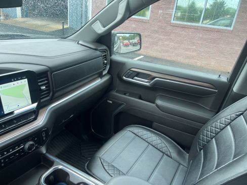 Used 2024 Chevrolet Silverado 1500 RST AWD/4WD image 8