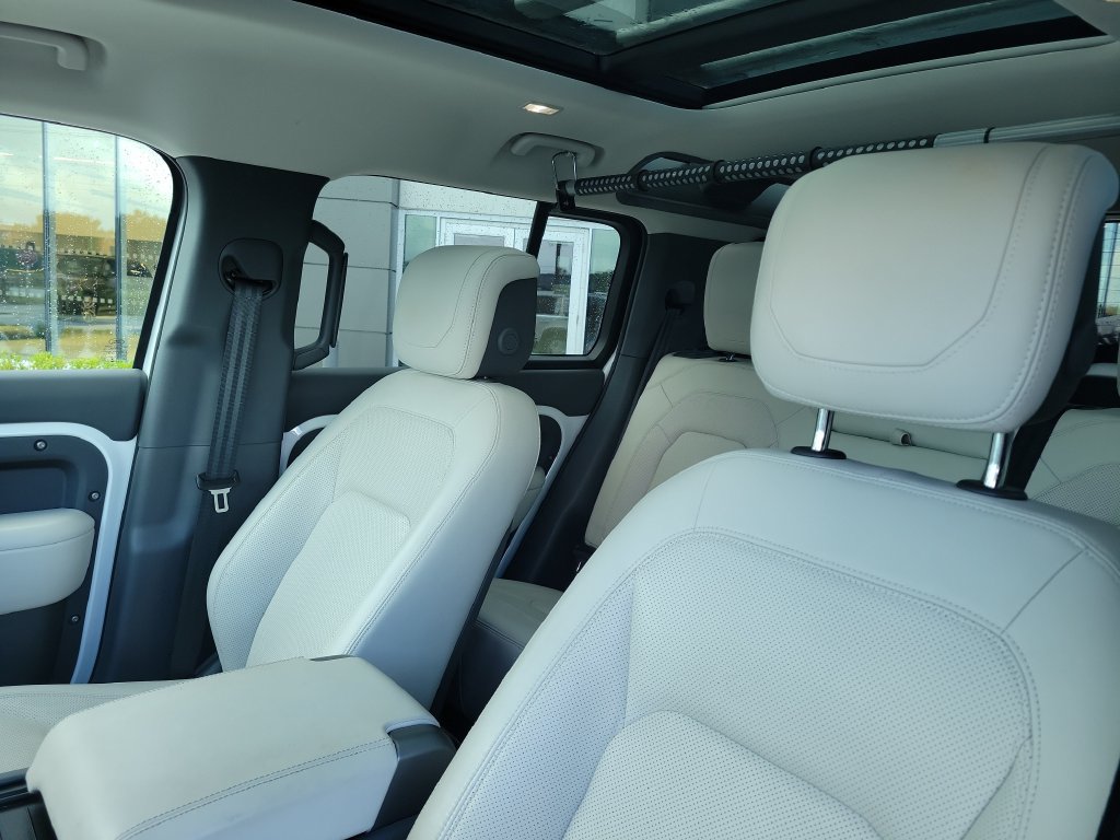 Certified 2023 Land Rover Defender 110 SE AWD/4WD image 25