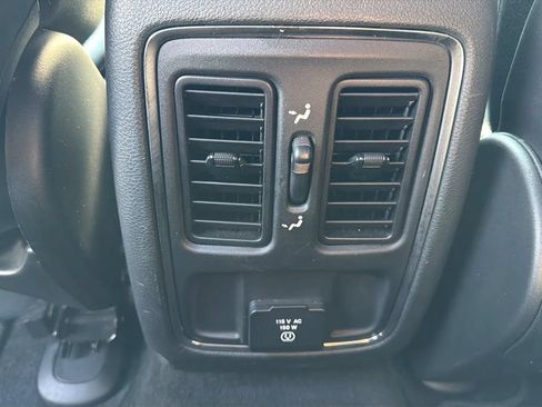 Used 2018 Jeep Grand Cherokee Altitude RWD image 22
