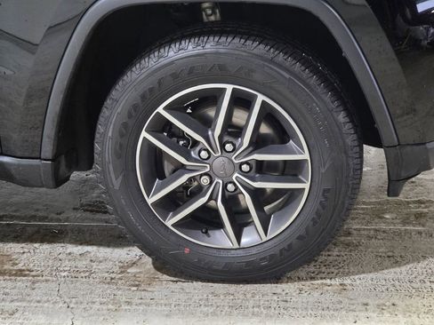 Used 2019 Jeep Grand Cherokee Limited image 15
