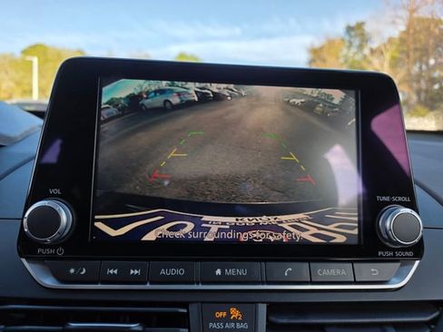 Used 2025 Nissan Altima 2.5 SV image 18