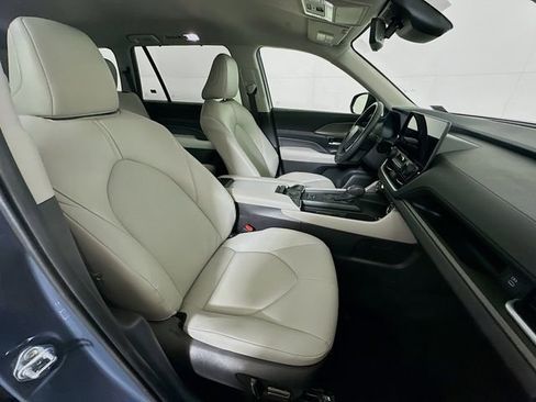 Certified 2025 Toyota Grand Highlander FWD image 30