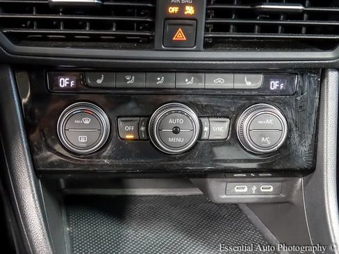 Used 2024 Volkswagen Jetta SE FWD image 17