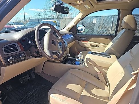 Used 2013 GMC Yukon SLT w/ SLT Chrome Package image 10