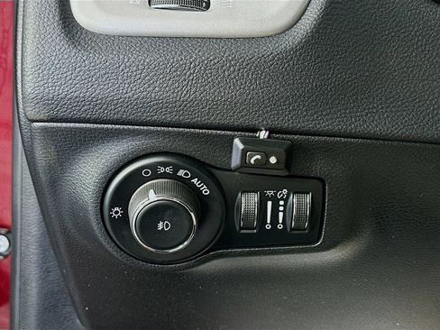 Used 2021 Jeep Compass Latitude w/ Sun and Sound Group FWD image 10