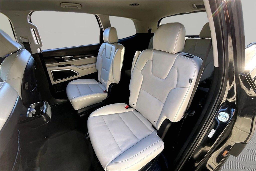 Used 2024 Kia Telluride S FWD image 19