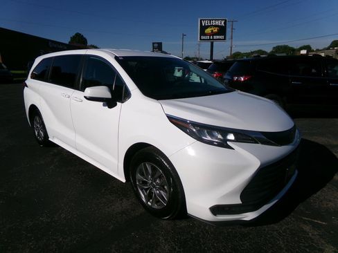 Used 2021 Toyota Sienna LE AWD/4WD image 1