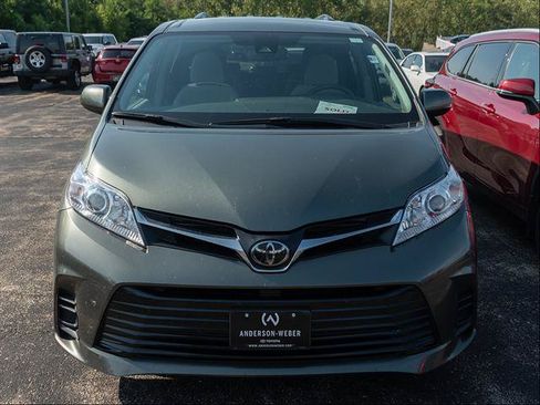 Used 2018 Toyota Sienna LE AWD/4WD image 3