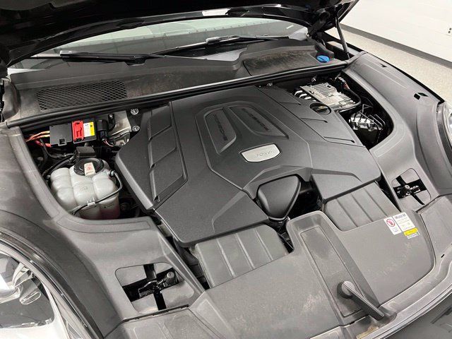 Used 2022 Porsche Cayenne Platinum Edition AWD/4WD image 63