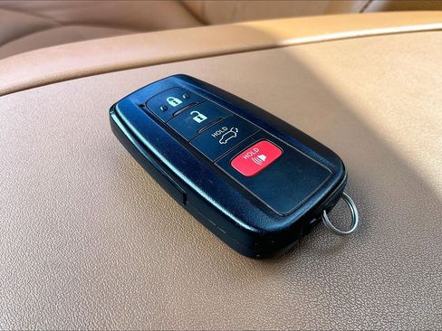 Used 2023 Toyota Highlander Platinum image 14