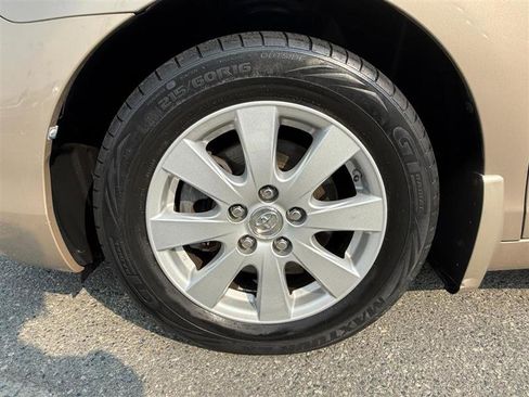 Used 2009 Toyota Camry XLE image 16