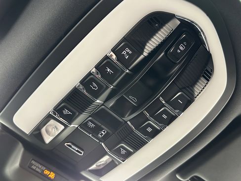 Certified 2025 Porsche Macan image 34