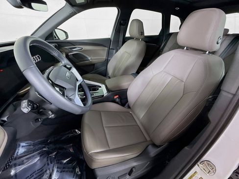 Certified 2025 Audi Q5 Premium w/ Convenience Package image 5