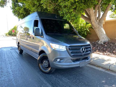 Used 2021 Mercedes-Benz Sprinter 2500 image 4