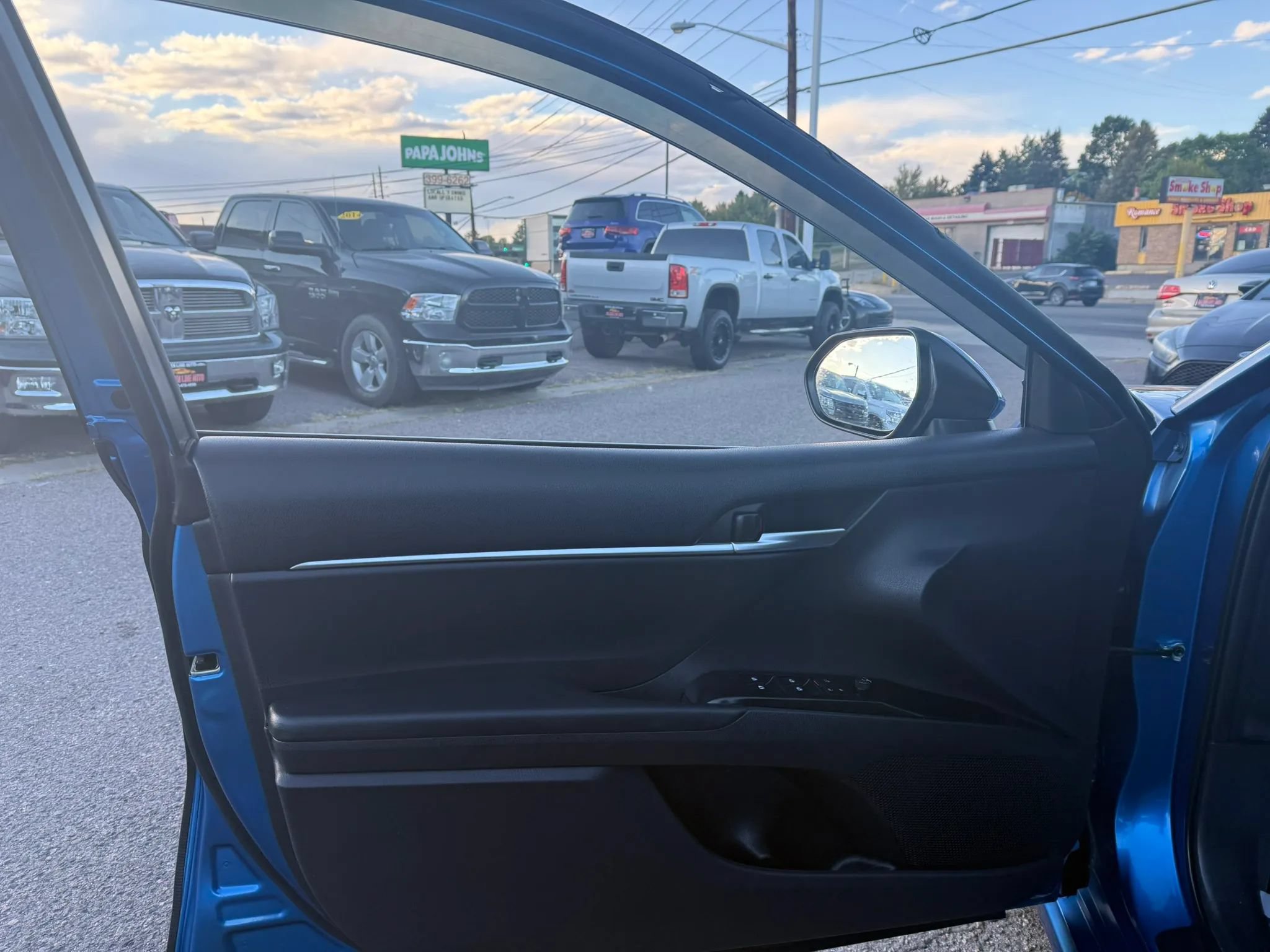 Used 2018 Toyota Camry SE FWD image 12